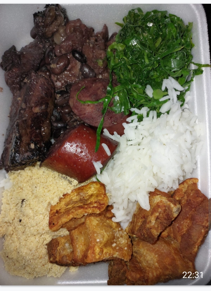 FEIJOADA QUENTINHA PEQUENA